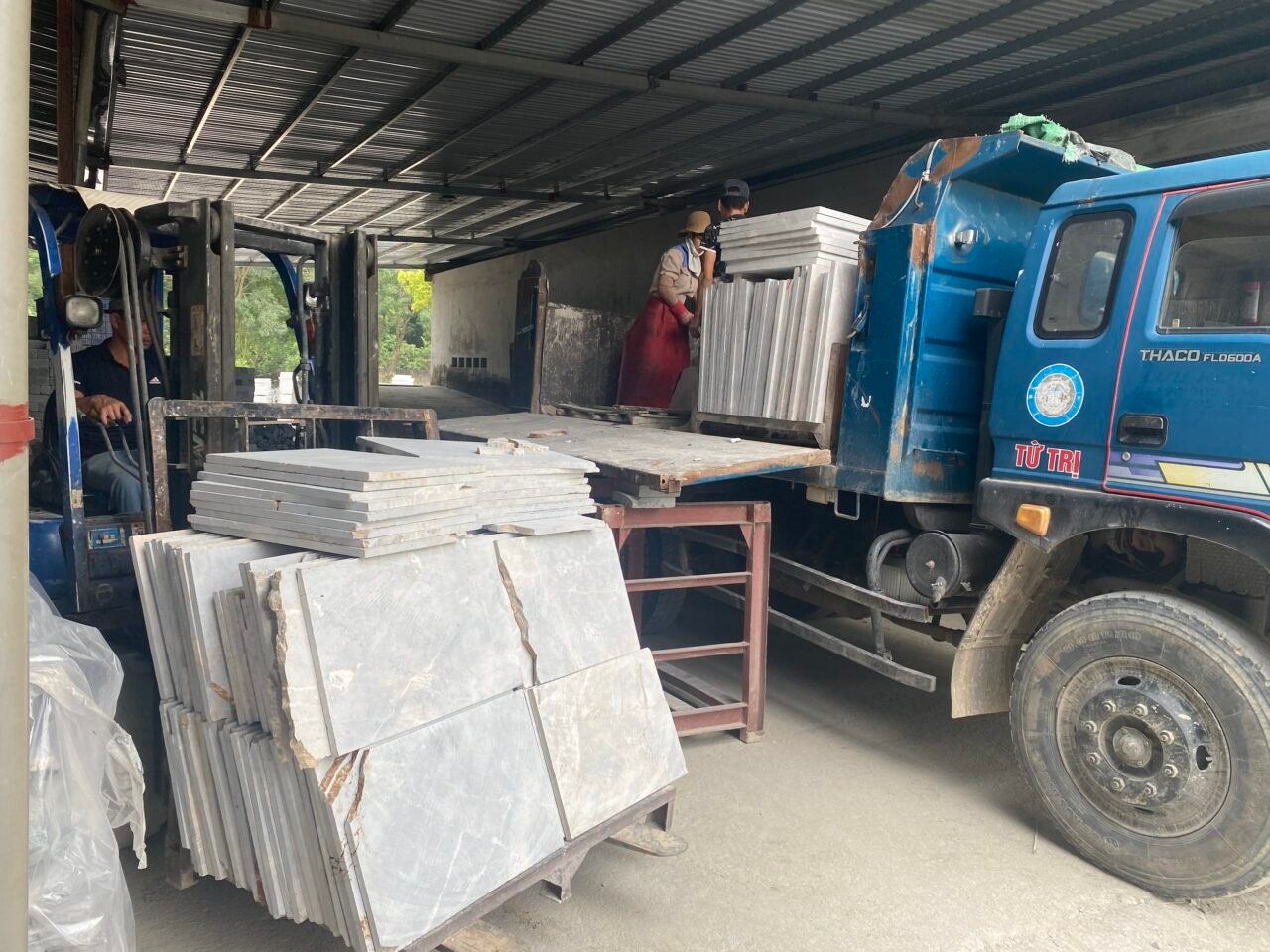 Vietnam yellow marble in factory